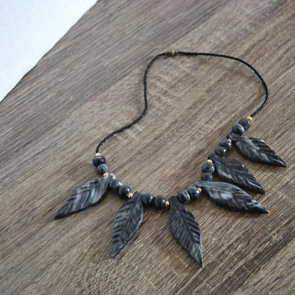 Vtg Stone leaf  necklace - Picture 3 of 5